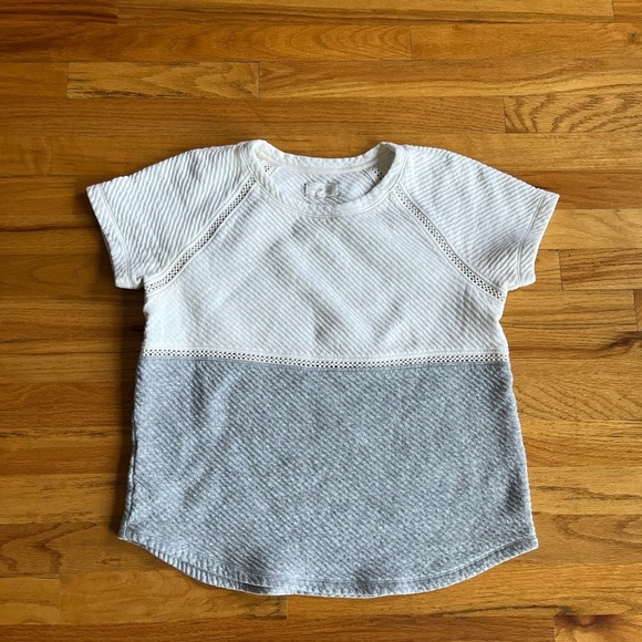 LOU & GRAY Colorblock Short Sleeve Sweatshirt Style Top Gray White M - Picture 2 of 5